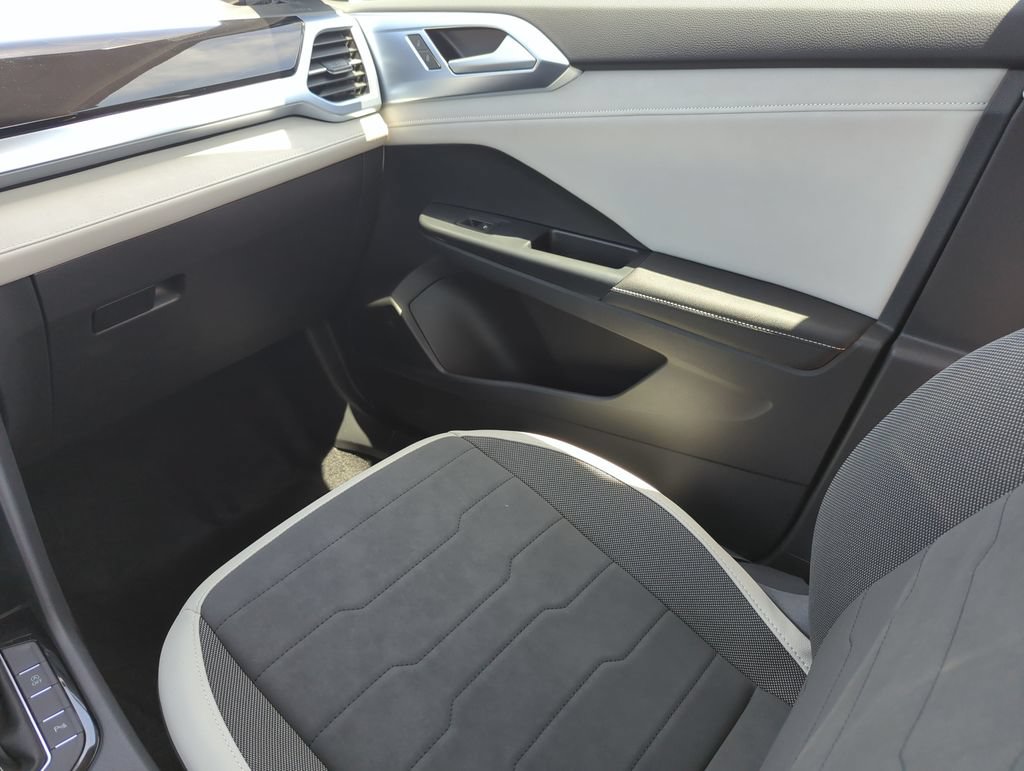 New 2026 Volkswagen Taos SE AWD/4WD image 27
