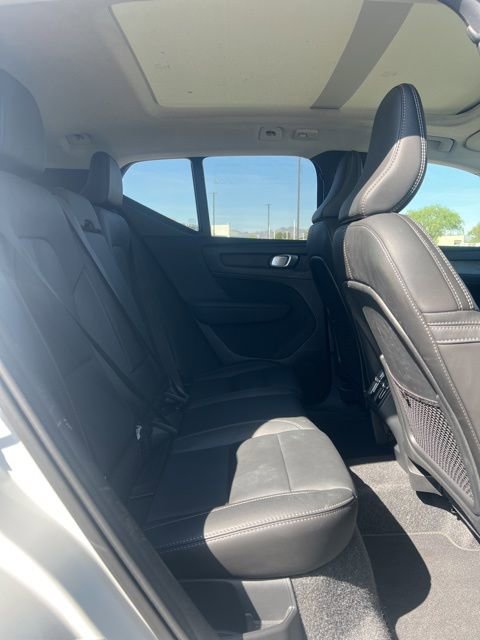 Used 2025 Volvo XC40 B5 Core image 28