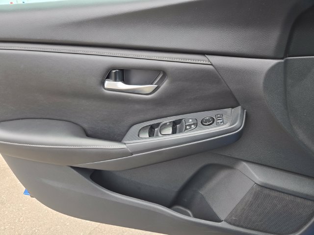 Used 2023 Nissan Sentra SV FWD image 13
