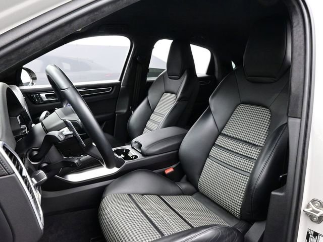 Certified 2023 Porsche Cayenne Turbo AWD/4WD image 5