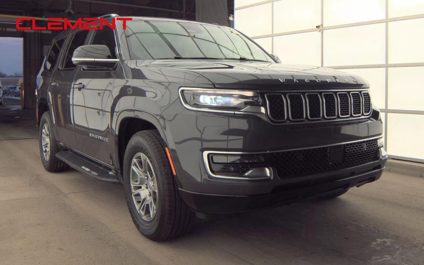 Used 2023 Jeep Wagoneer Base image 2