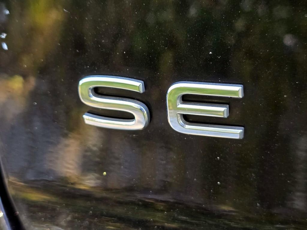 Certified 2022 Volkswagen Atlas Cross Sport SE w/ Panoramic Sunroof Package image 6