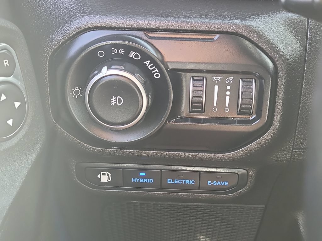 Certified 2022 Jeep Wrangler Unlimited Sahara w/ Cold Weather Group AWD/4WD image 28