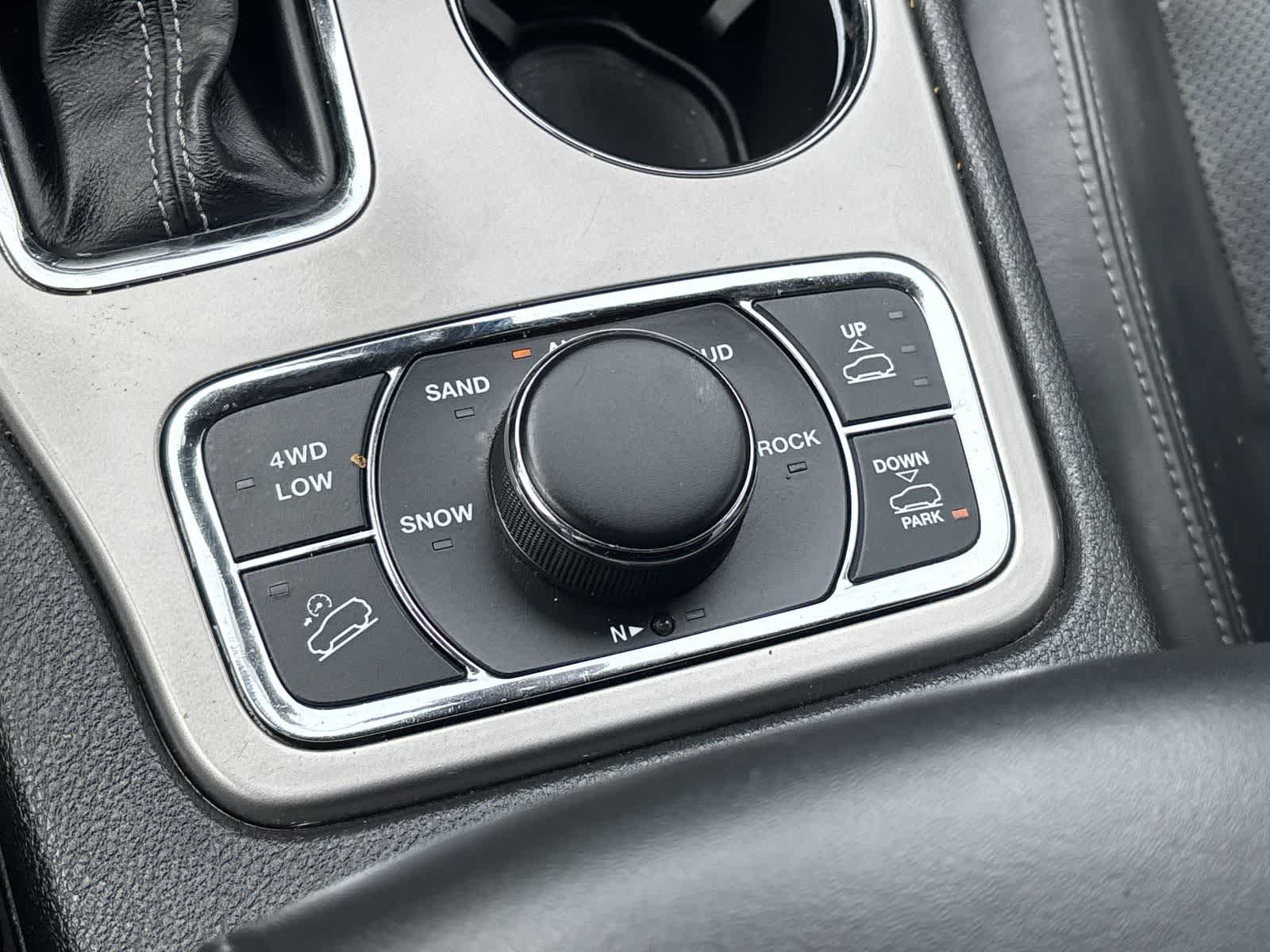 Certified 2021 Jeep Grand Cherokee Overland AWD/4WD image 29