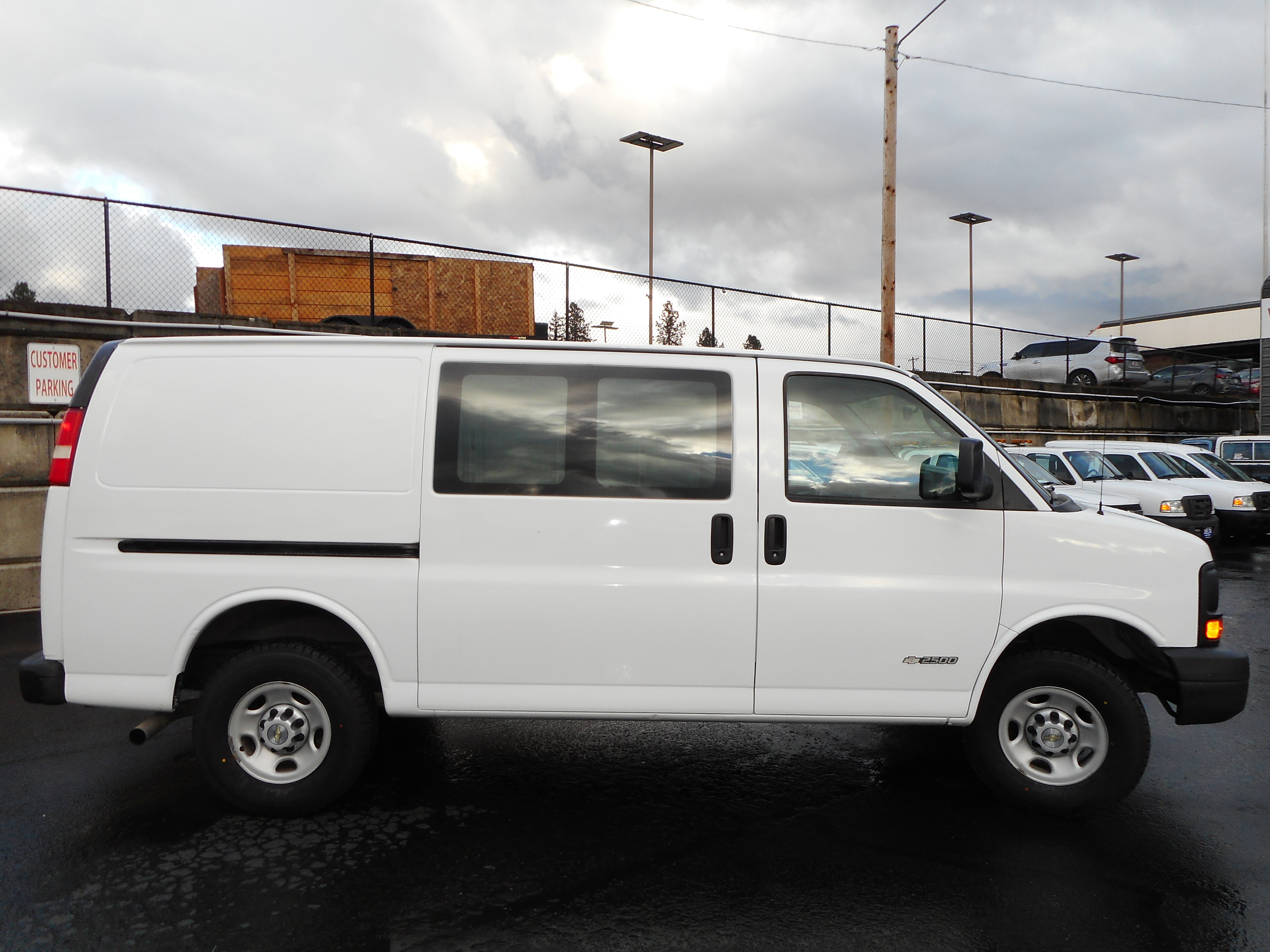 Used 2006 Chevrolet Express 2500 w/ Power and Light Package image 2