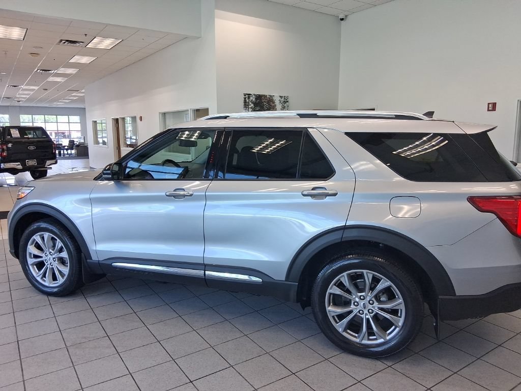Used 2021 Ford Explorer Limited w/ Equipment Group 301A AWD/4WD image 7