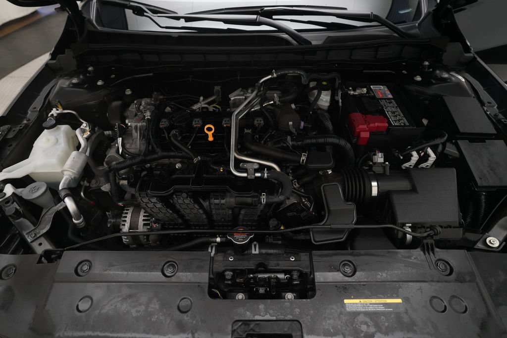 Used 2025 Nissan Altima 2.5 SV AWD/4WD image 3
