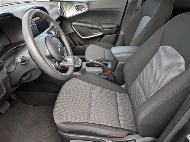 Used 2023 Kia Soul LX image 13