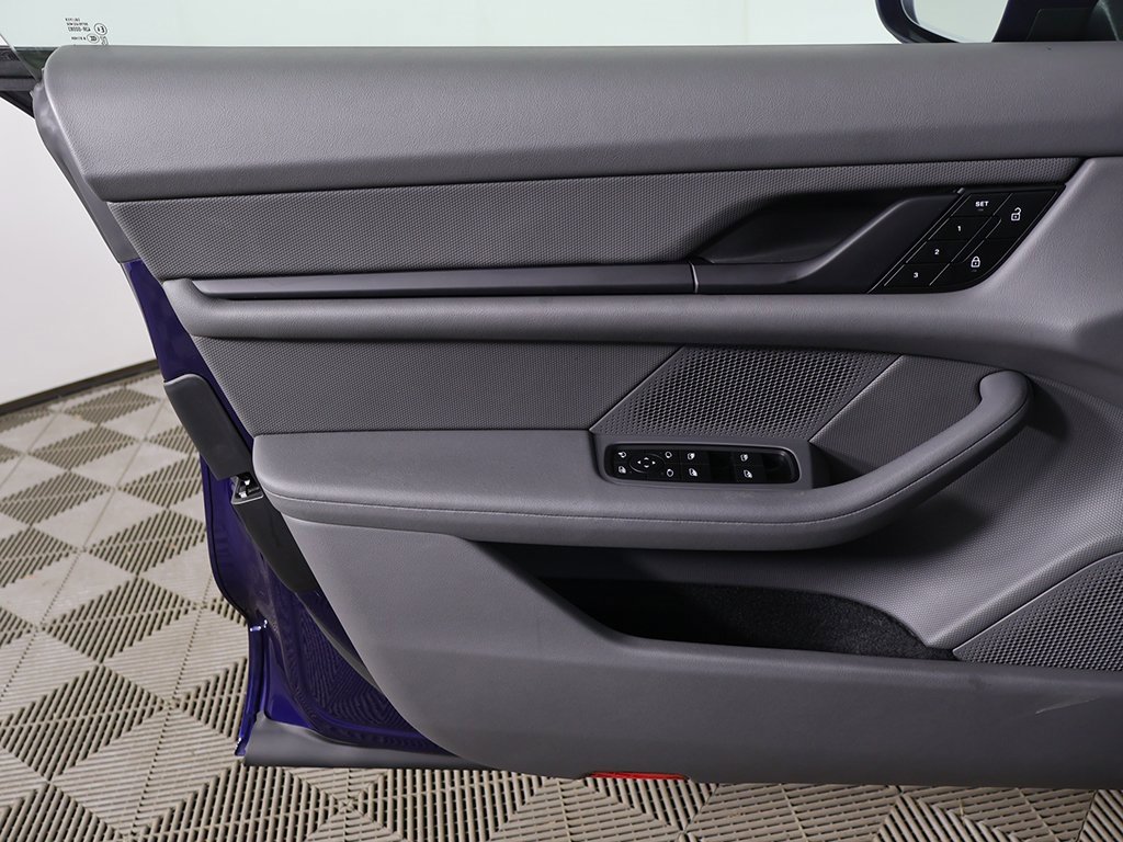 Used 2023 Porsche Taycan image 23