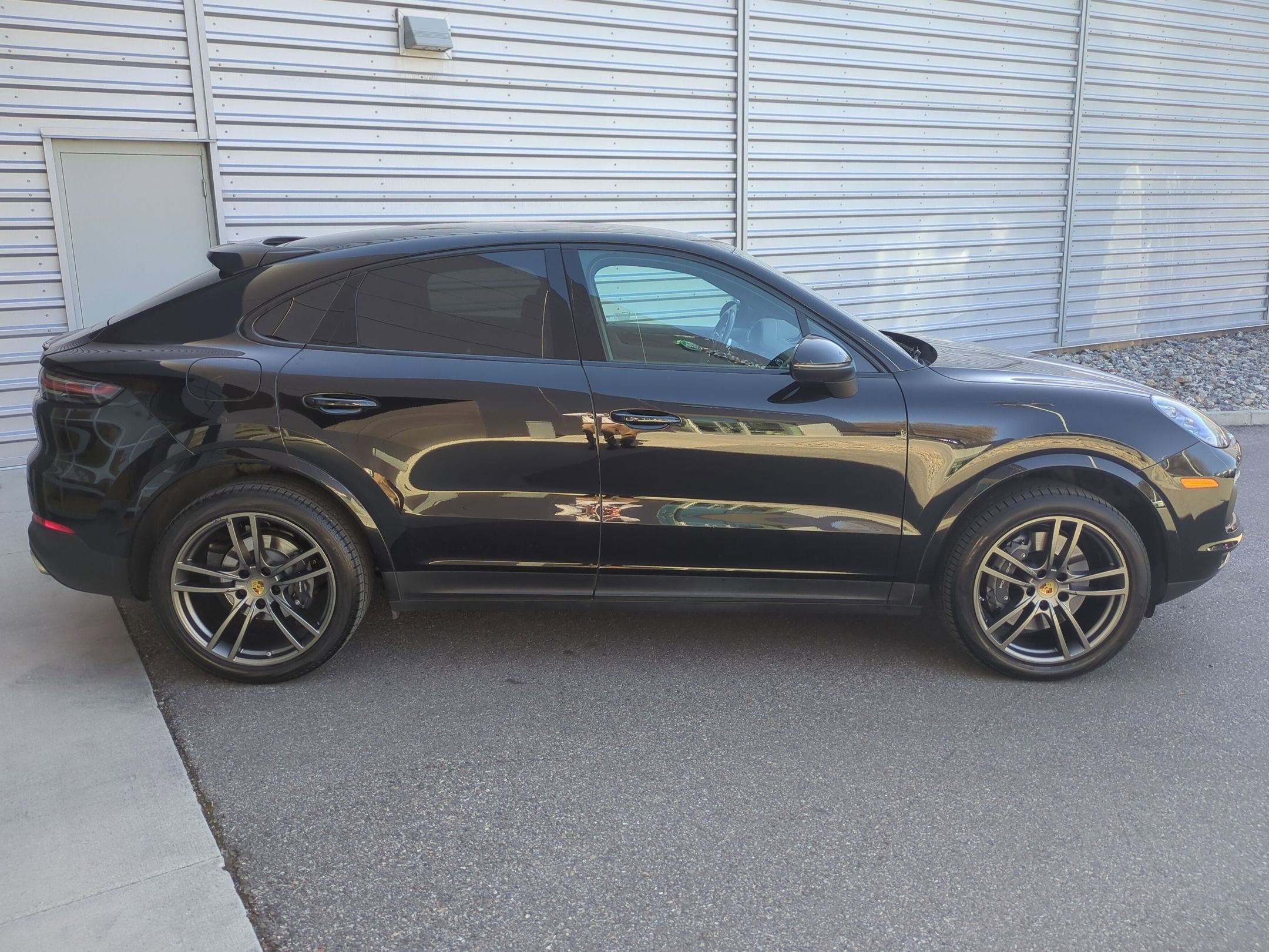 Used 2021 Porsche Cayenne Coupe image 2