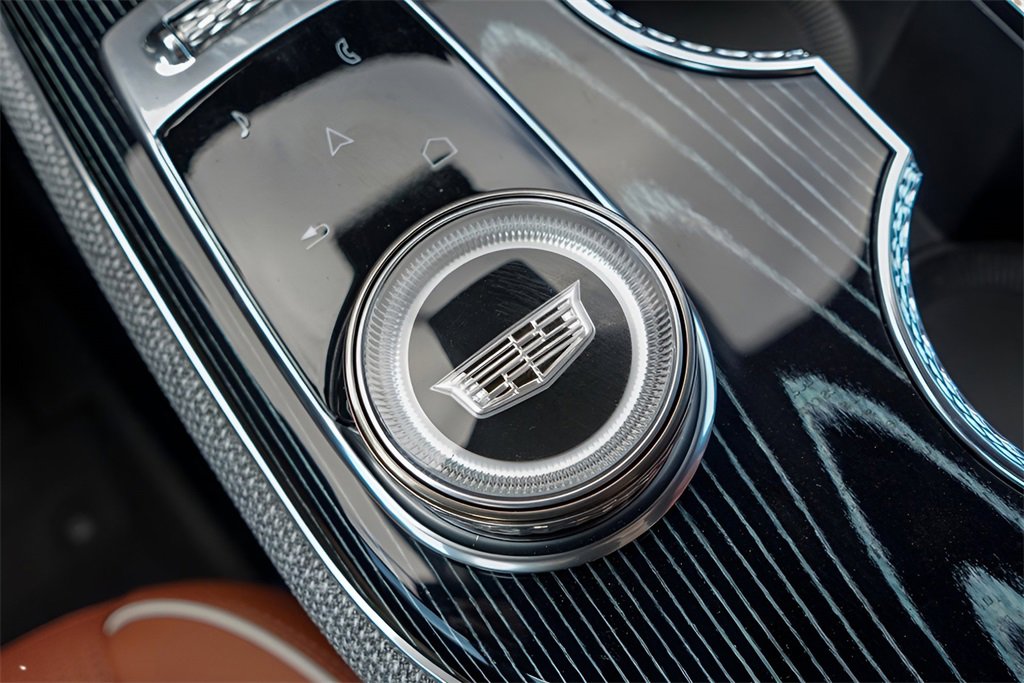 New 2026 Cadillac Optiq Luxury 2 image 23