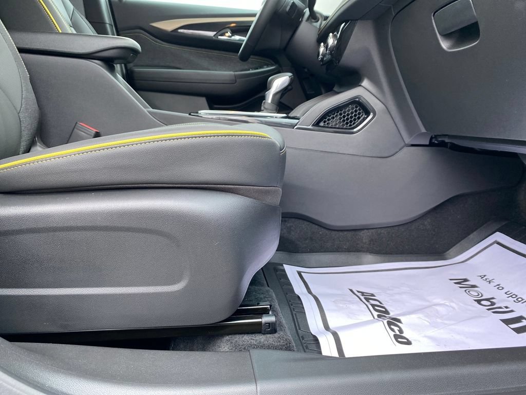 New 2025 Chevrolet TrailBlazer ACTIV w/ Convenience Package FWD image 11