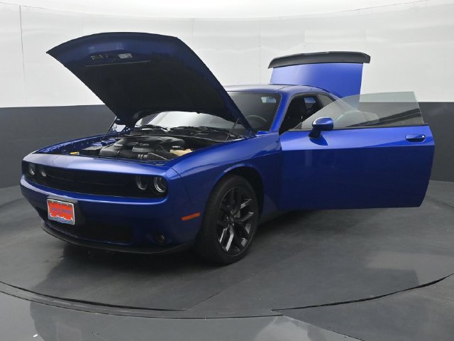 Used 2021 Dodge Challenger SXT w/ Driver Convenience Group RWD image 35