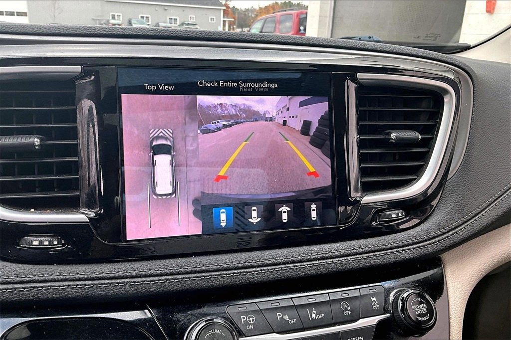 Used 2019 Chrysler Pacifica Limited w/ Tire & Wheel Group image 13