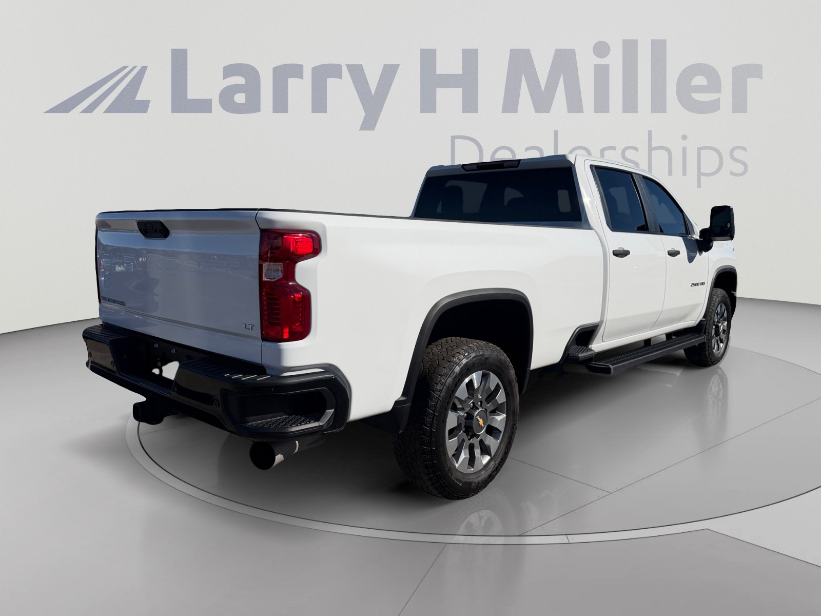 Used 2025 Chevrolet Silverado 2500 Custom w/ Custom Value Package AWD/4WD image 5