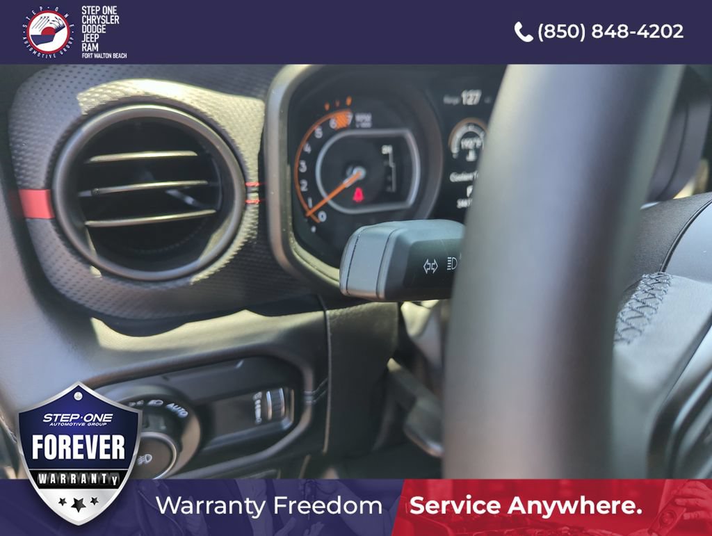 Used 2025 Jeep Wrangler Unlimited Rubicon w/ Convenience Group AWD/4WD image 20