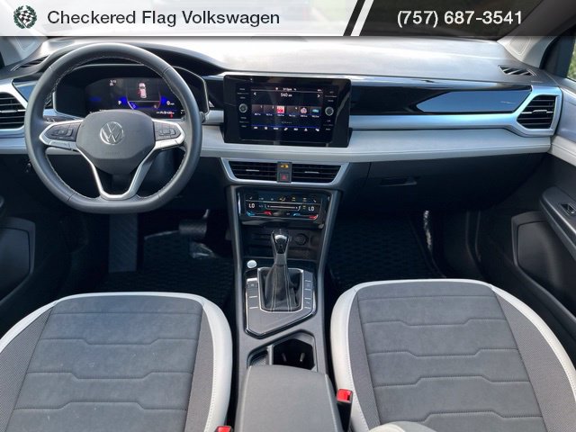 Used 2025 Volkswagen Taos SE FWD image 29