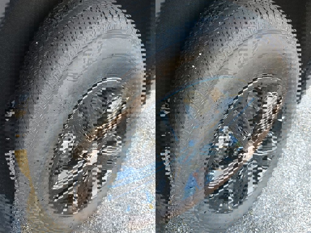 Used 2023 GMC Terrain SLE w/ Driver Convenience Package image 17