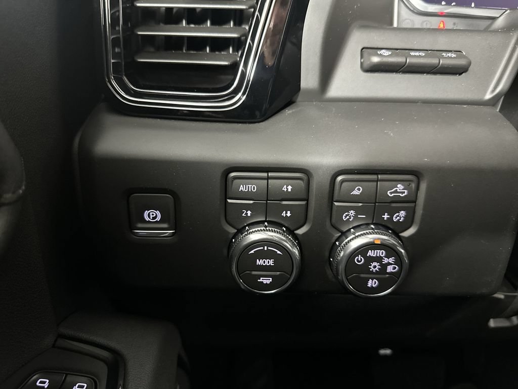 New 2026 GMC Sierra 2500 AT4 w/ Technology Package AWD/4WD image 20