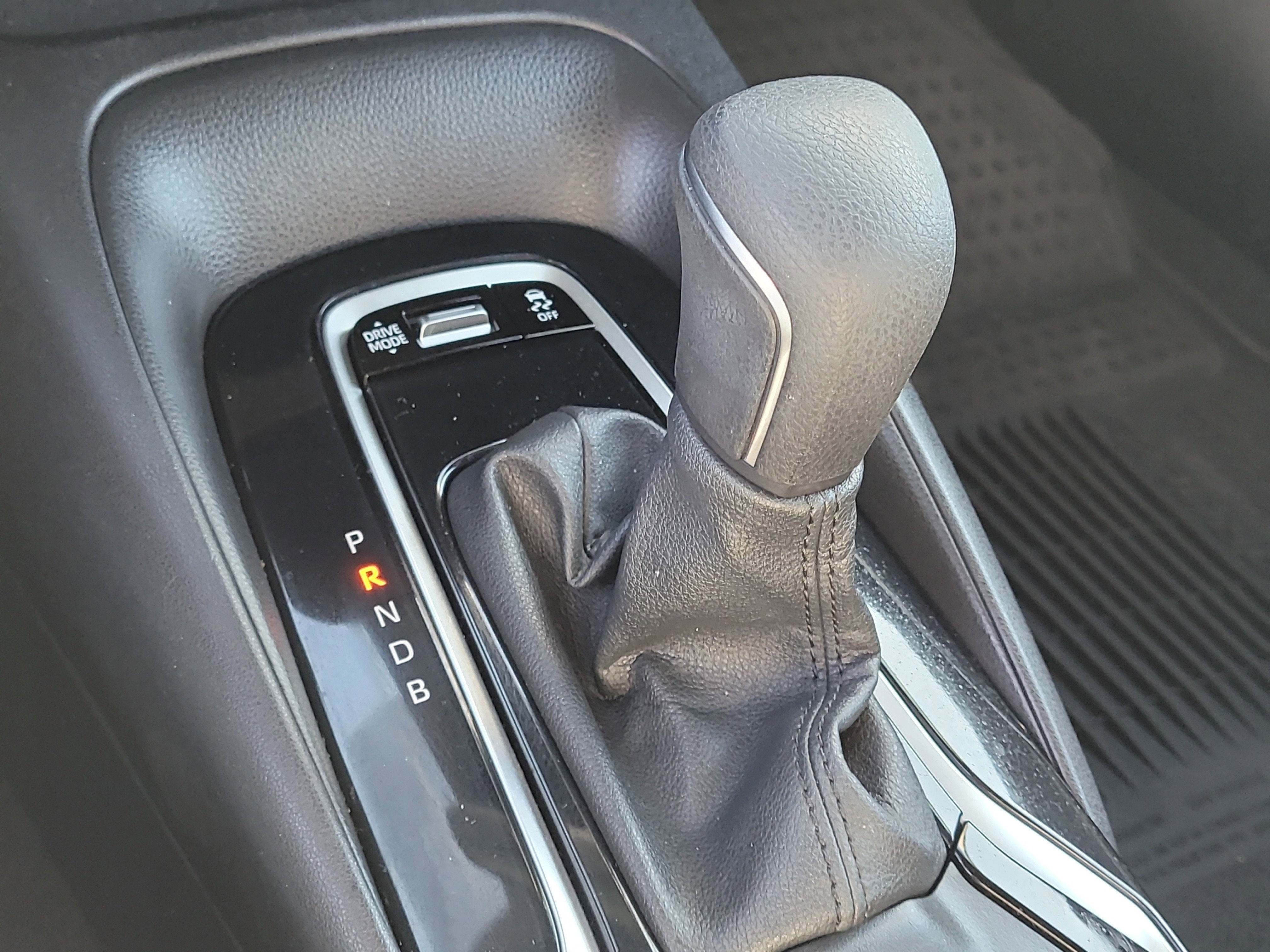 Certified 2025 Toyota Corolla SE image 24