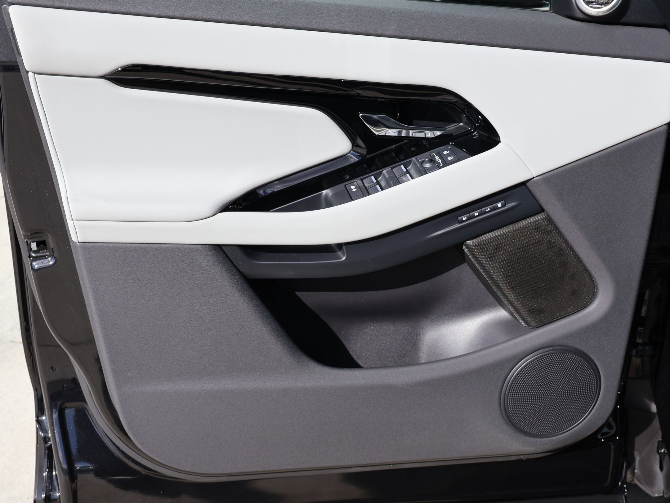 Certified 2025 Land Rover Range Rover Evoque S image 12