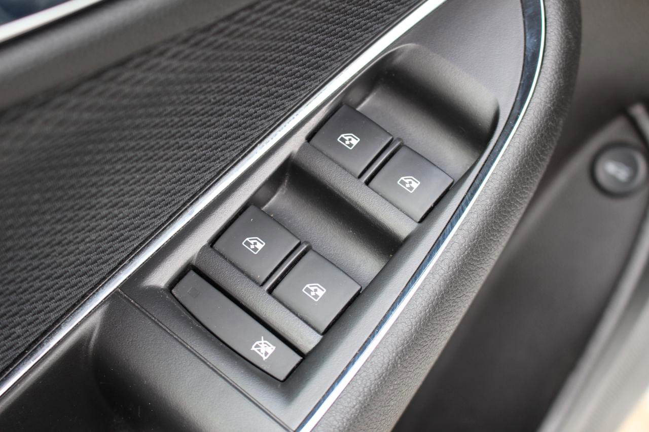 Used 2018 Chevrolet Cruze LT FWD image 13