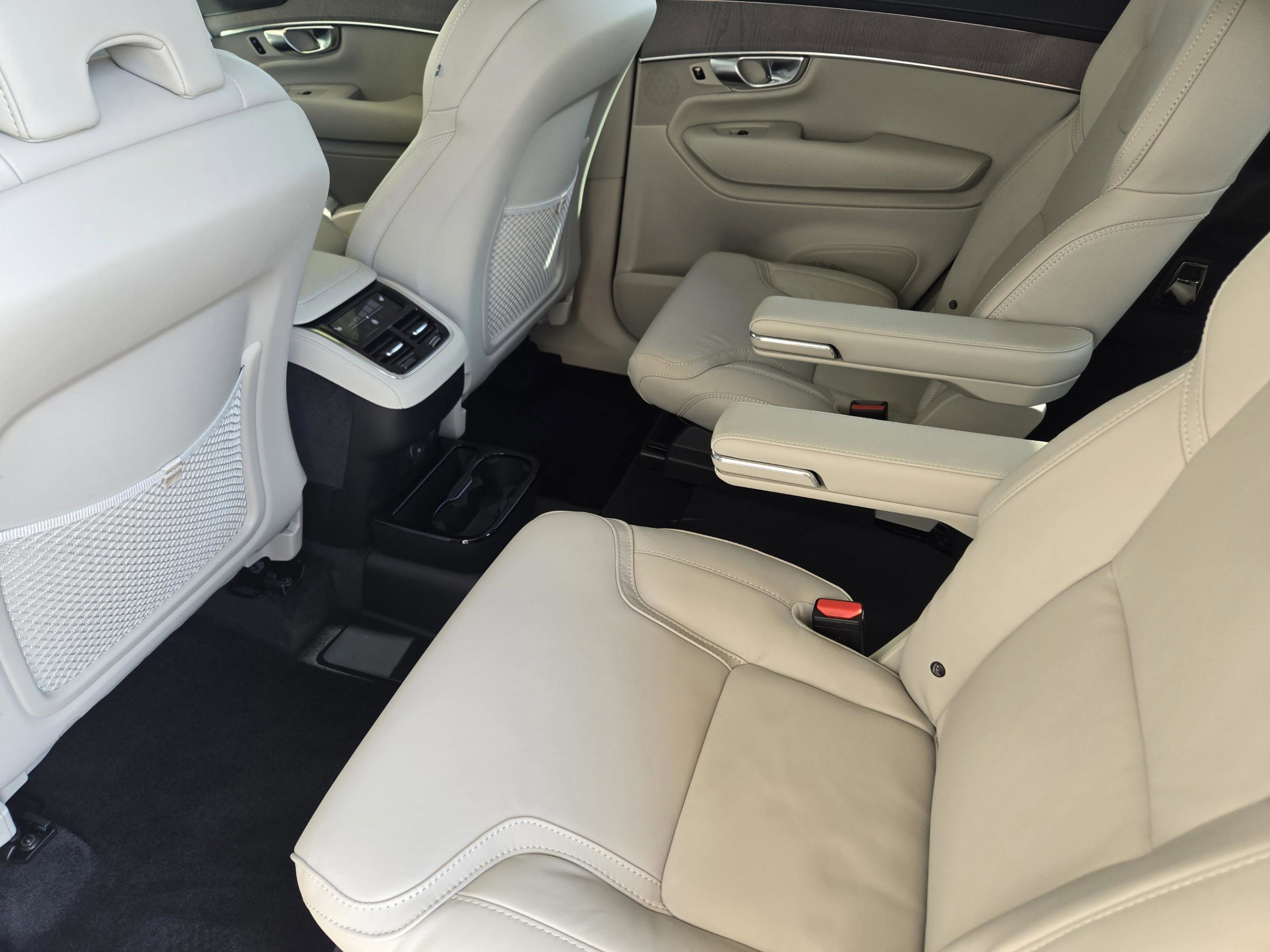 New 2026 Volvo XC90 B5 Ultra w/ Protection Package Premier image 32