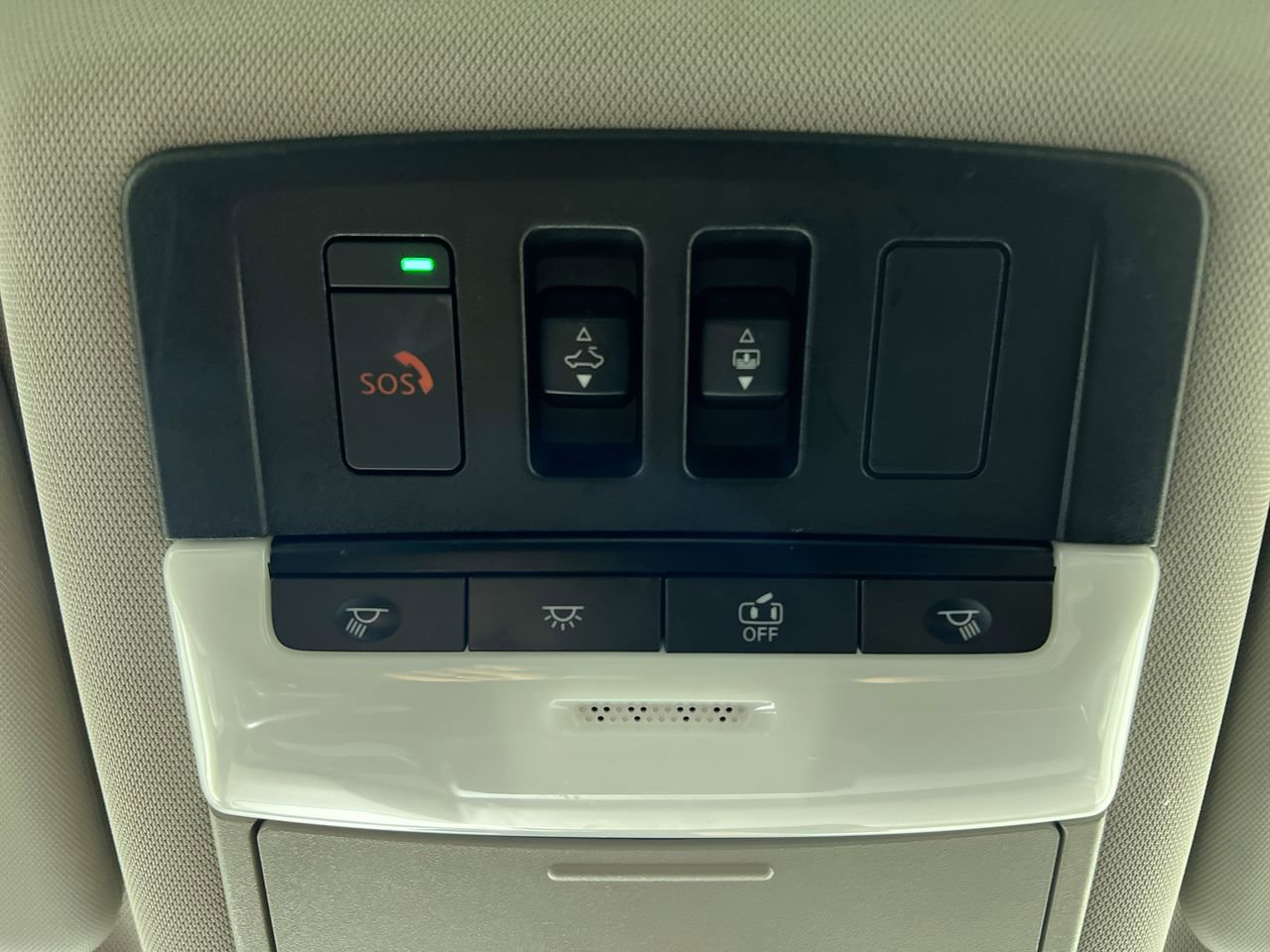 Used 2023 Nissan Rogue SL w/ SL Premium Package image 18