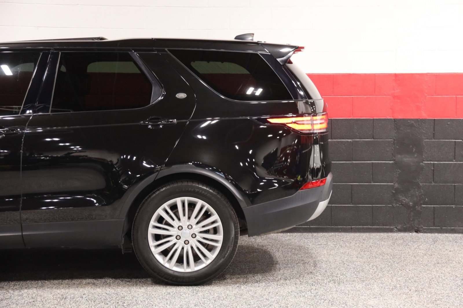 Used 2020 Land Rover Discovery HSE image 22