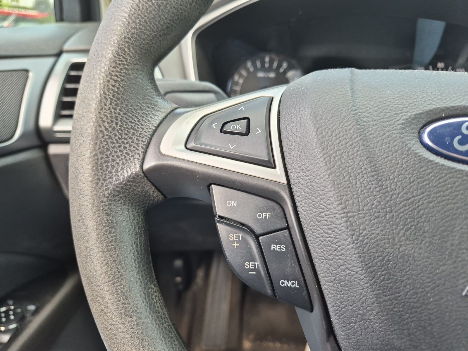 Used 2014 Ford Fusion SE FWD image 19