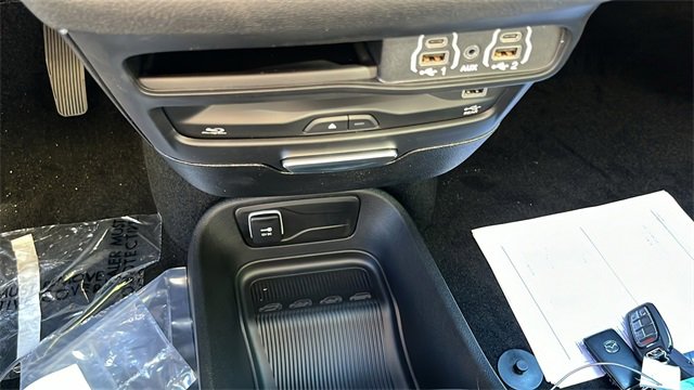 New 2025 Chrysler Pacifica Select image 32