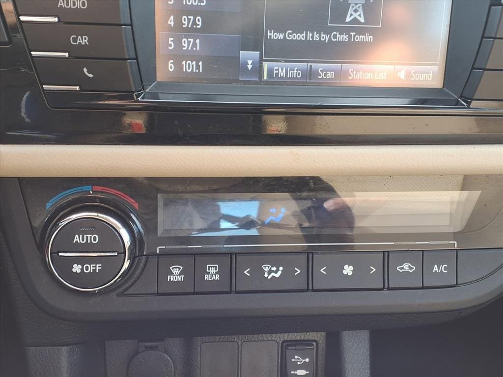 Used 2016 Toyota Corolla LE image 20