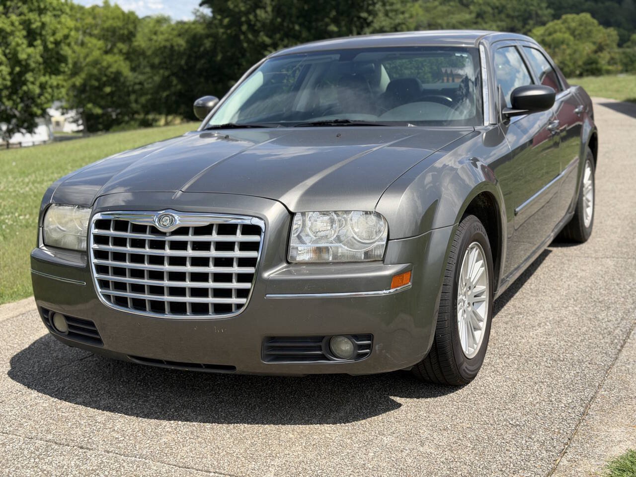 Used 2009 Chrysler 300 Touring RWD image 5