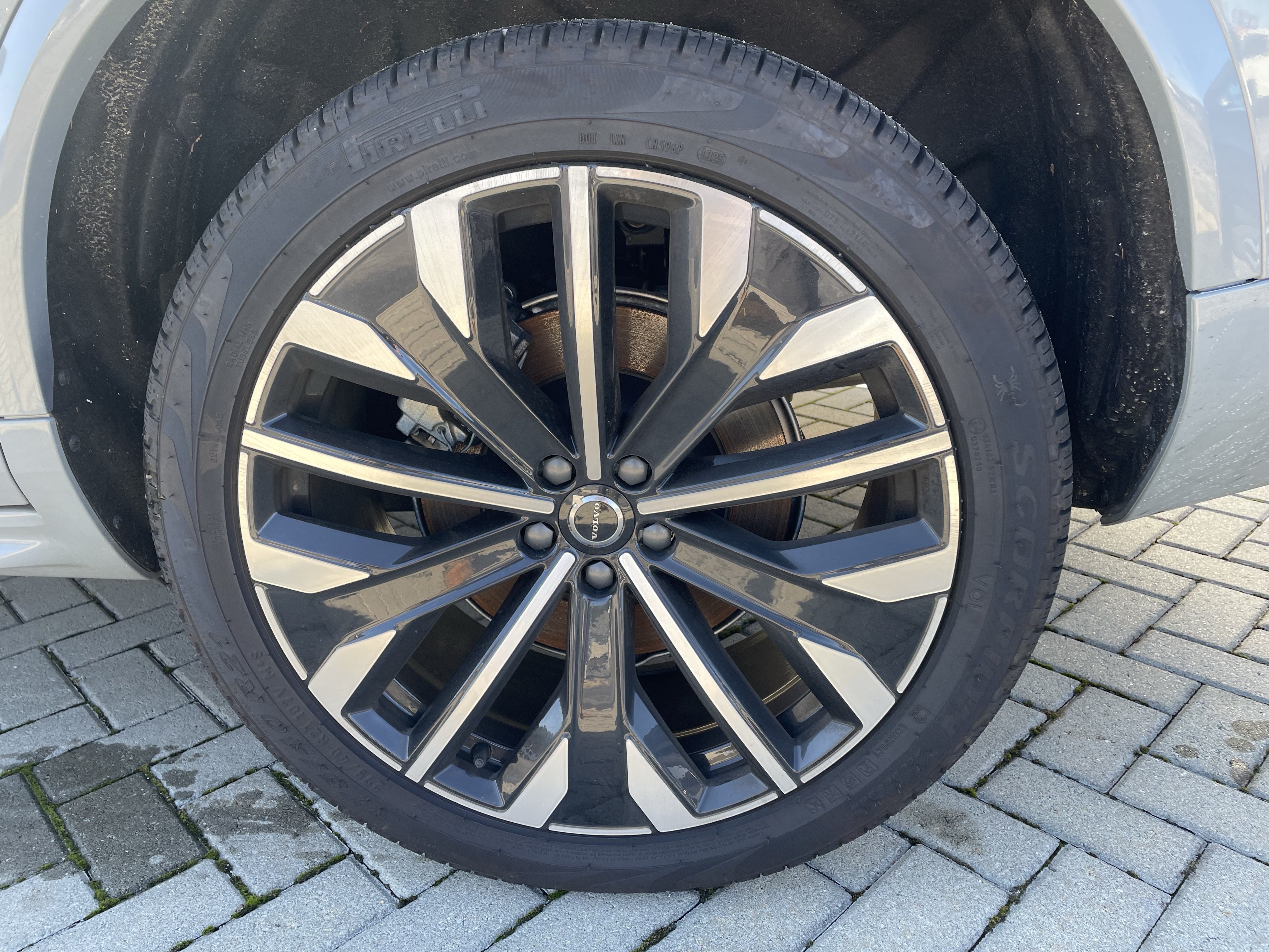 New 2026 Volvo XC90 B6 Plus w/ Protection Package Premier AWD/4WD image 8