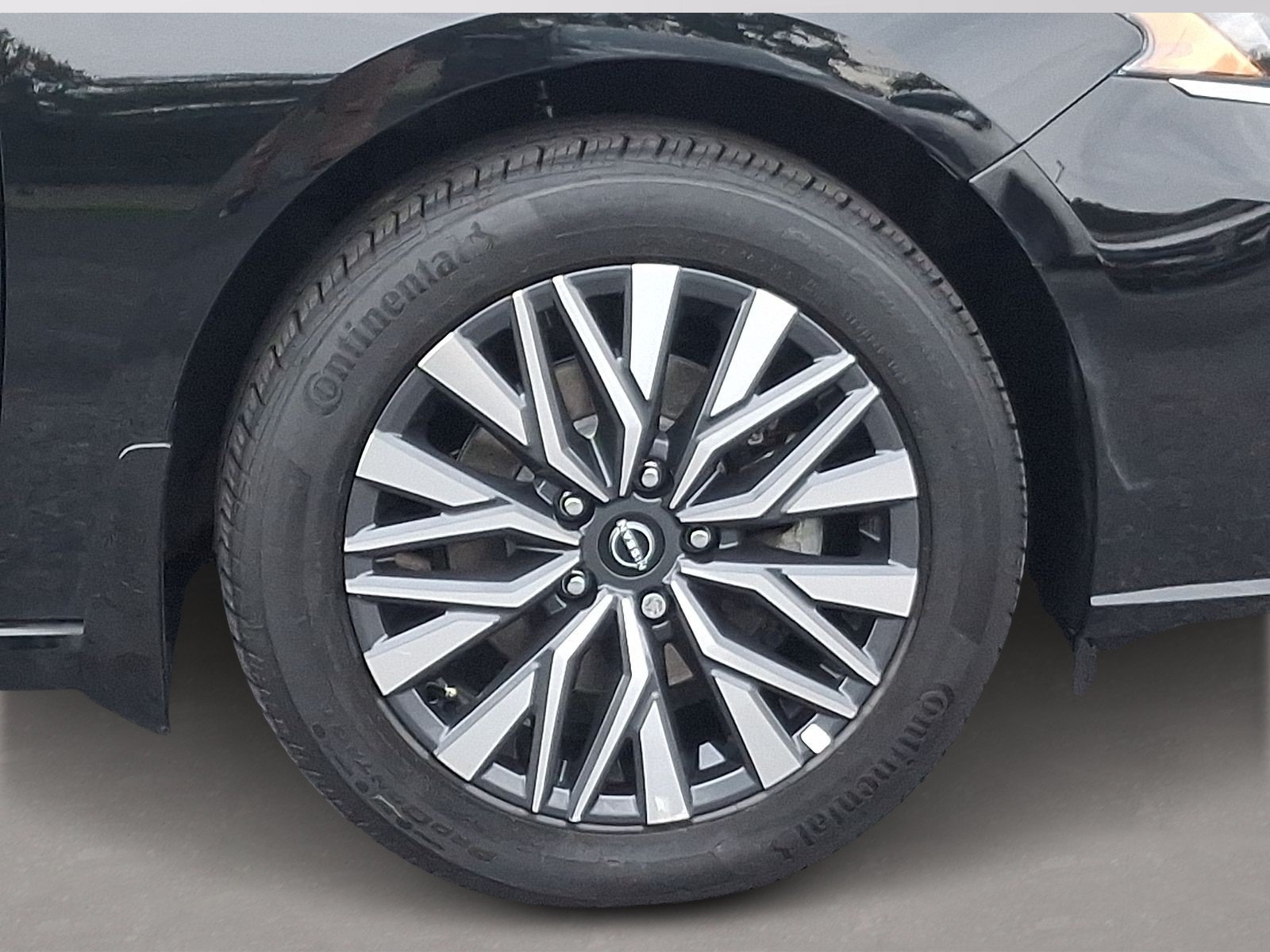 Used 2024 Nissan Altima 2.5 SV AWD/4WD image 8