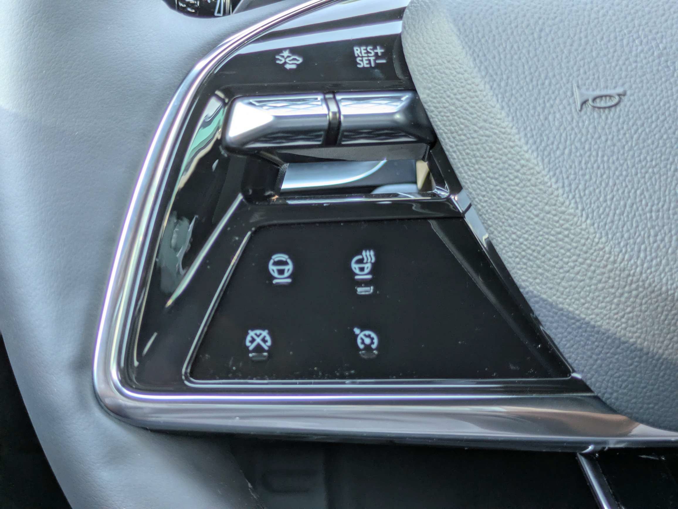 New 2026 Cadillac Lyriq Luxury RWD image 17