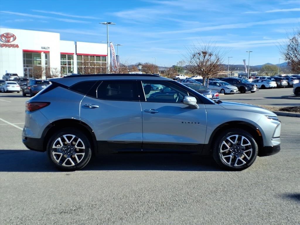 Used 2025 Chevrolet Blazer RS image 3