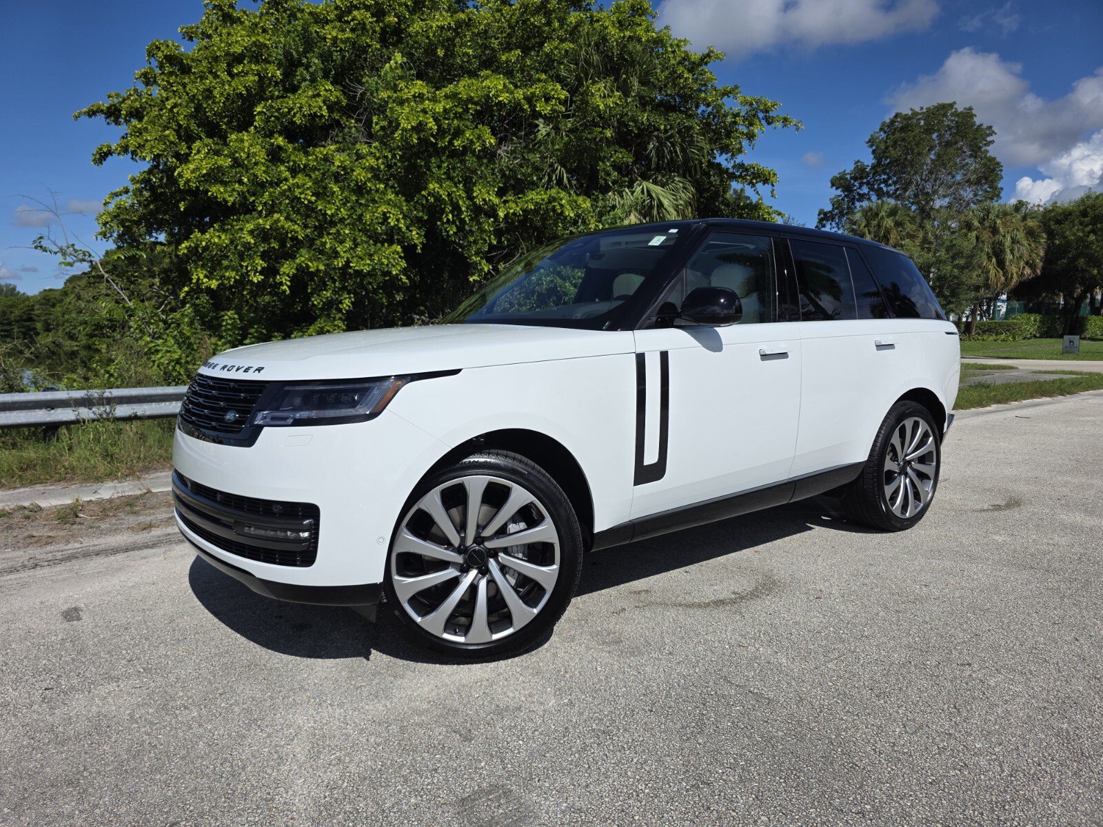 New 2026 Land Rover Range Rover SE