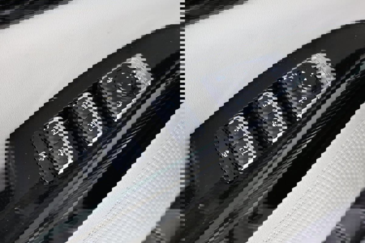 Used 2024 Kia Carnival SX Prestige image 23