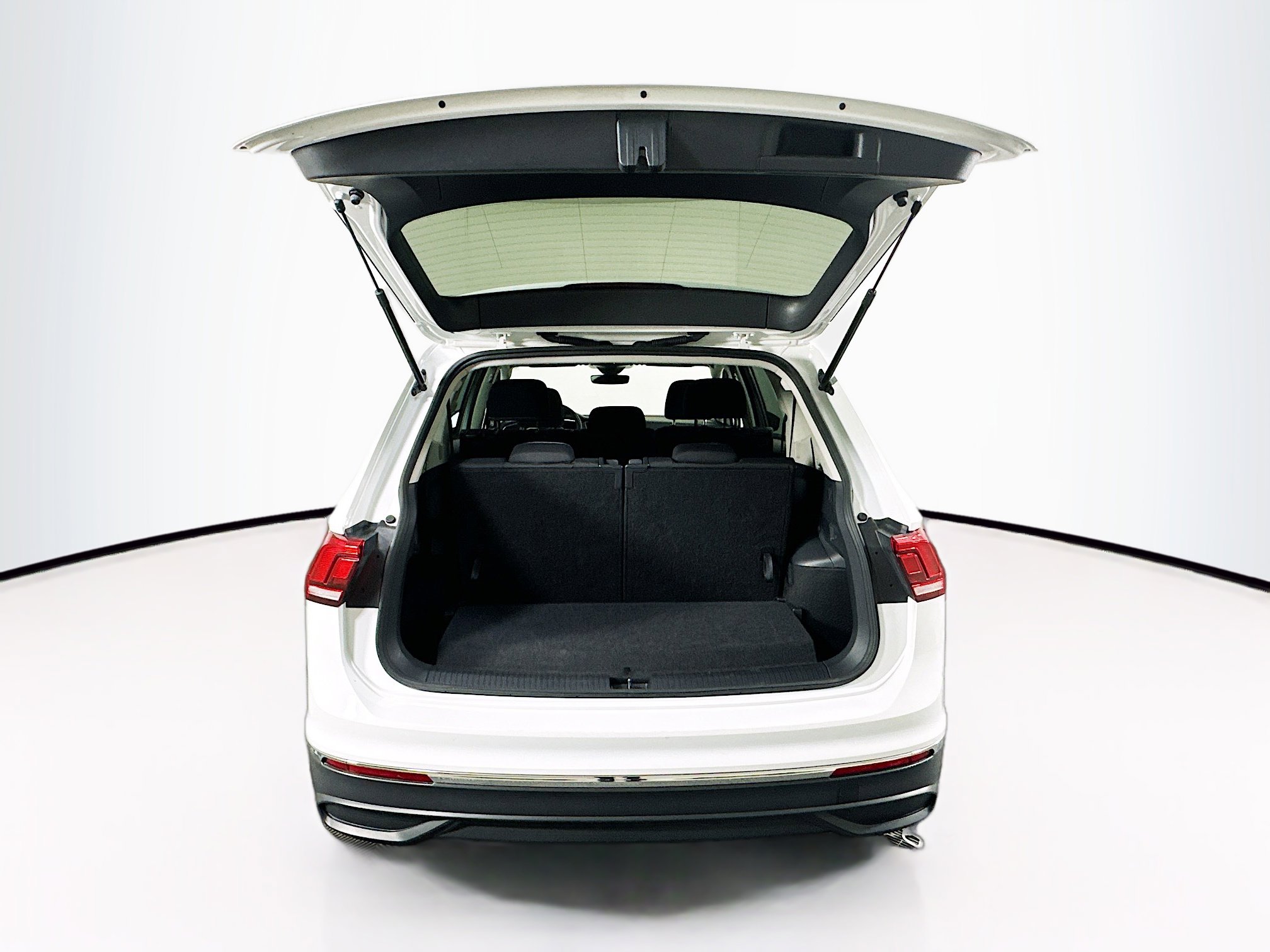 Used 2024 Volkswagen Tiguan S image 28