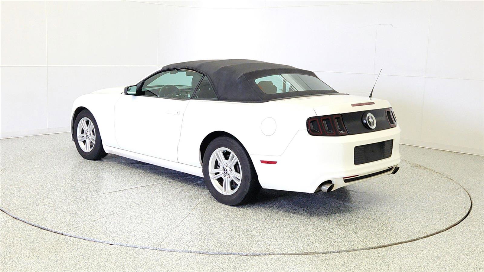 Used 2013 Ford Mustang Convertible image 5