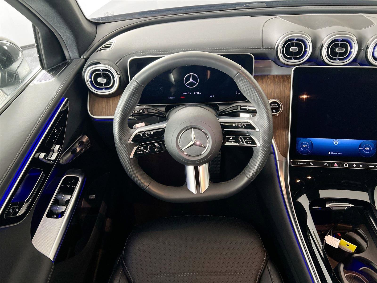 Used 2025 Mercedes-Benz GLC 300 4MATIC image 23