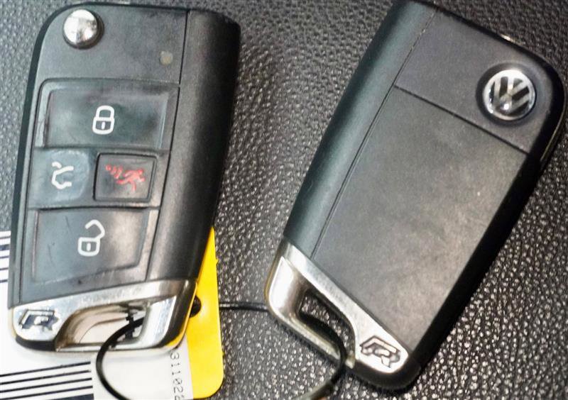 Used 2016 Volkswagen Golf R 4-Door image 25