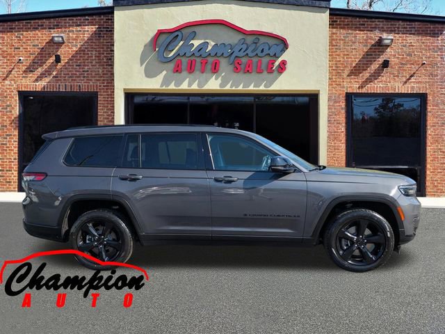 Used 2023 Jeep Grand Cherokee L Limited w/ Black Appearance Package image 3