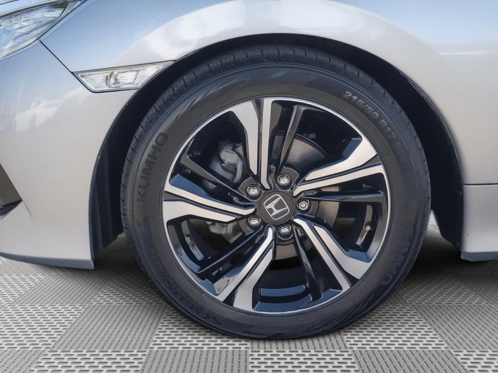 Used 2018 Honda Civic Touring image 29
