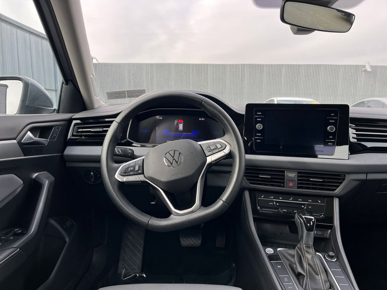 Used 2025 Volkswagen Jetta SE image 27