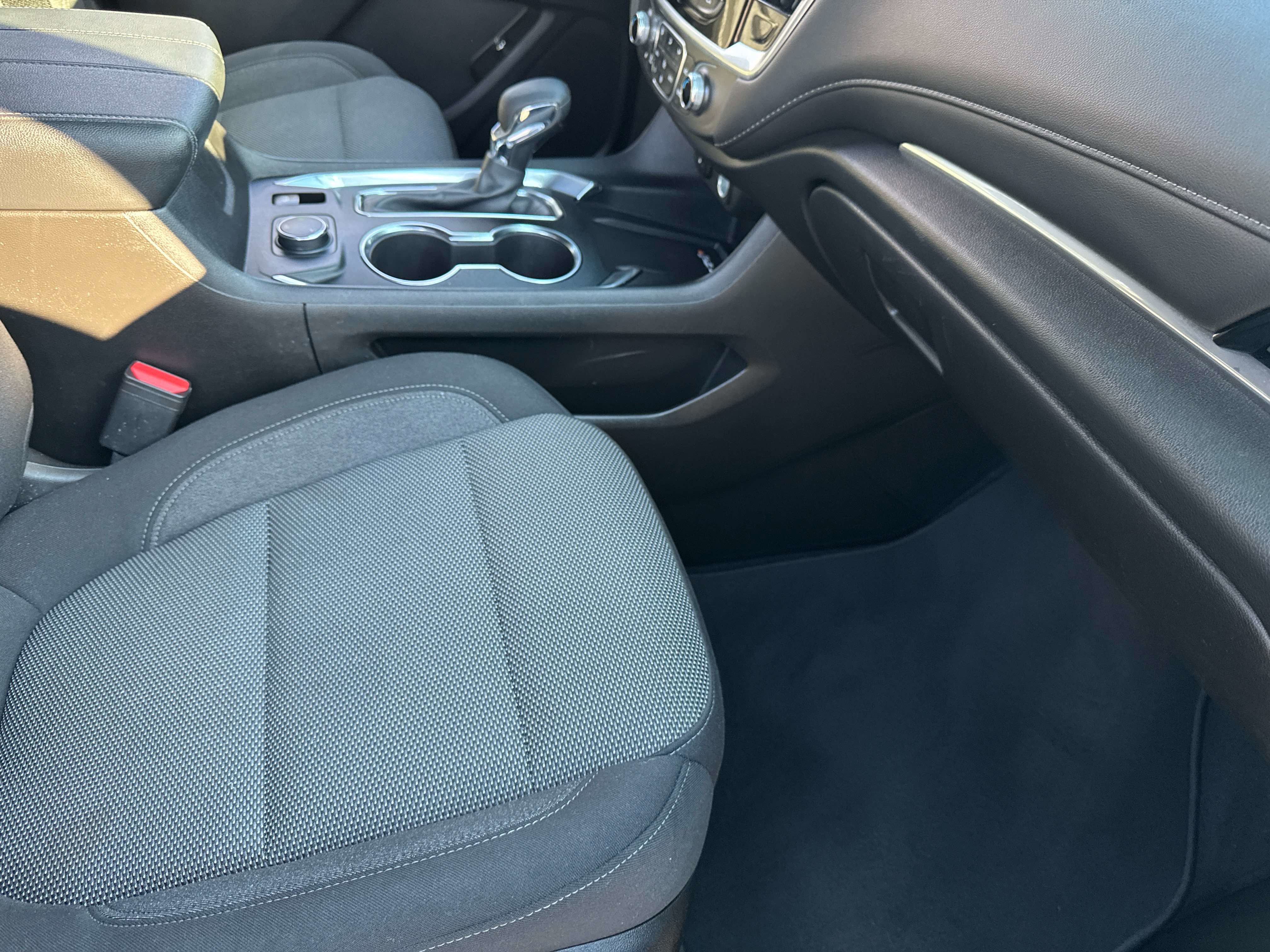 Used 2023 Chevrolet Traverse LT image 7