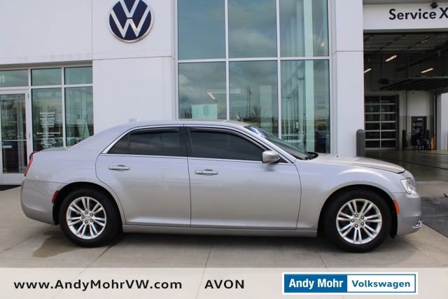Used 2018 Chrysler 300 Touring w/ Driver Convenience Group image 7