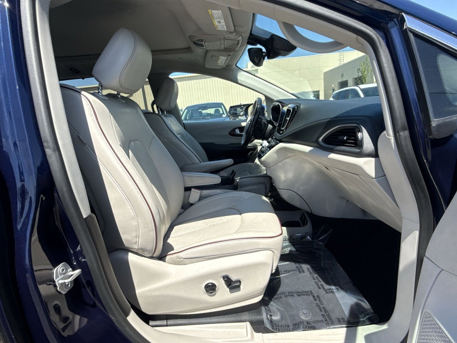 Used 2019 Chrysler Pacifica Limited w/ Advanced Safetytec Group FWD image 26