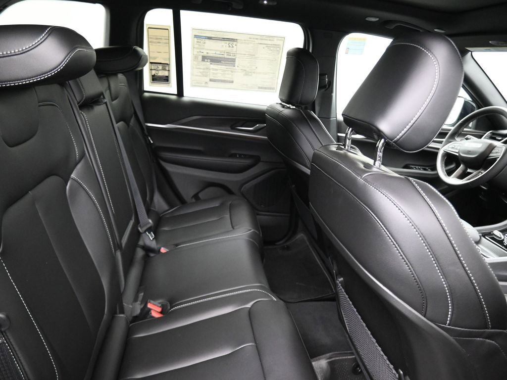 New 2025 Jeep Grand Cherokee Limited image 17